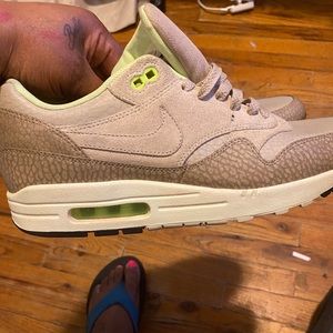 Nike men's sneaker size 11